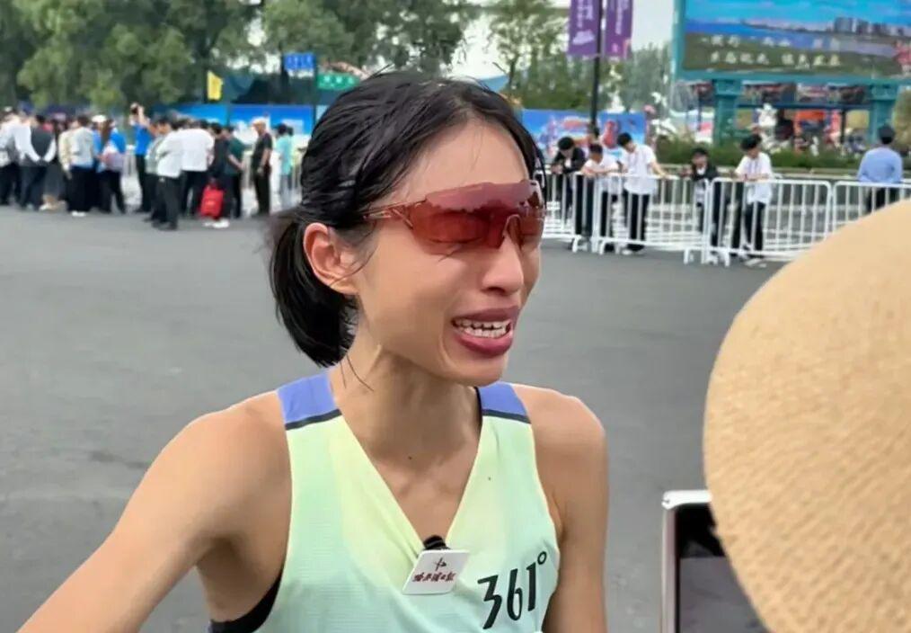 开云app-最快女护士，还敢跑吗