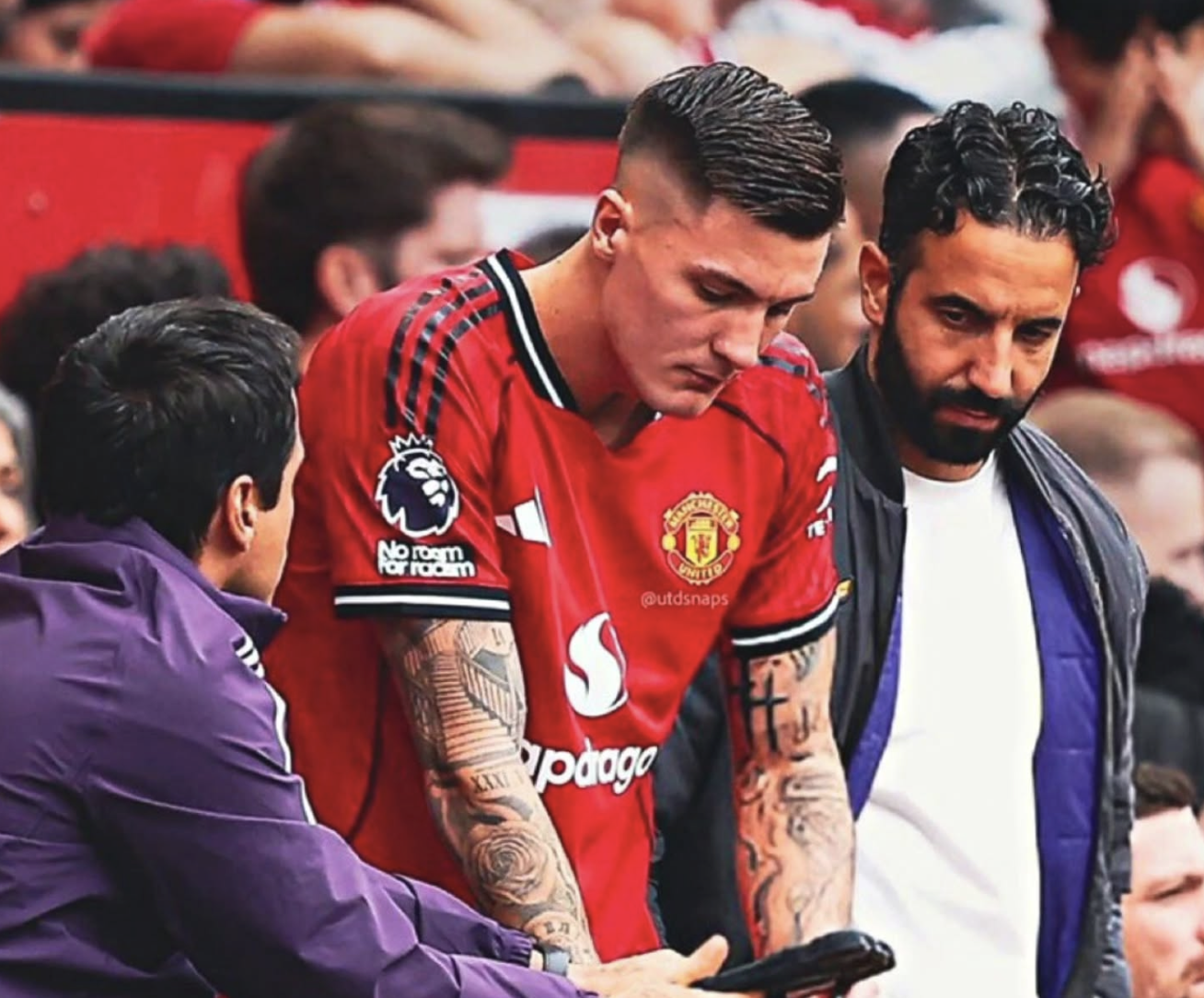 开云app-世预赛一场0-3，让曼联水货前锋现形：转会费7650万欧，6场0球0助