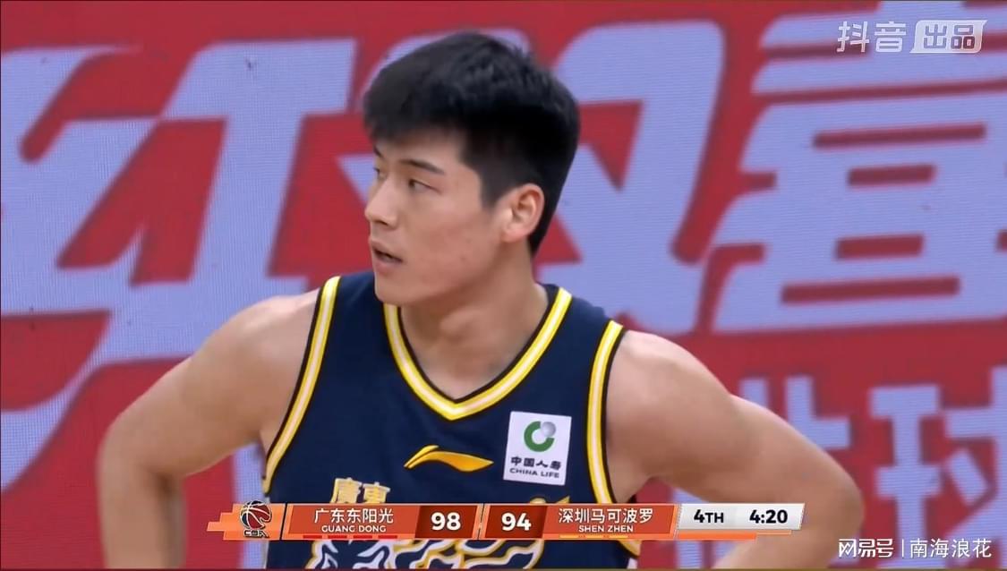 开云平台-全场得3分！为何胡明轩场场拉胯却打30分钟？球迷憋不住说出原因