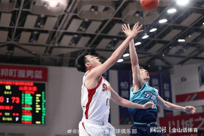 开云体育-太离谱了！2米22中锋0分0助，仅抢了1个篮板，在场上竟然防自己人