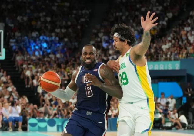 1723013453462057599.png 17分钟9次助攻盘活全队 詹姆斯是梦之队绝对统帅