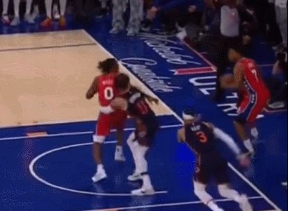 1713857904167020452.gif 开云官网-76人遭遇黑色14秒准备上诉!恩比德:裁判让我们输