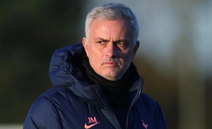 开云平台-再见穆里尼奥!葡超指教都玩不明白,双线崩盘,更衣室内讧了|何塞·穆里尼奥|本菲卡|本菲卡足球俱乐部|波尔图|布拉加_新浪新闻