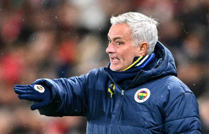 开云平台-再见穆里尼奥!葡超指教都玩不明白,双线崩盘,更衣室内讧了|何塞·穆里尼奥|本菲卡|本菲卡足球俱乐部|波尔图|布拉加_新浪新闻