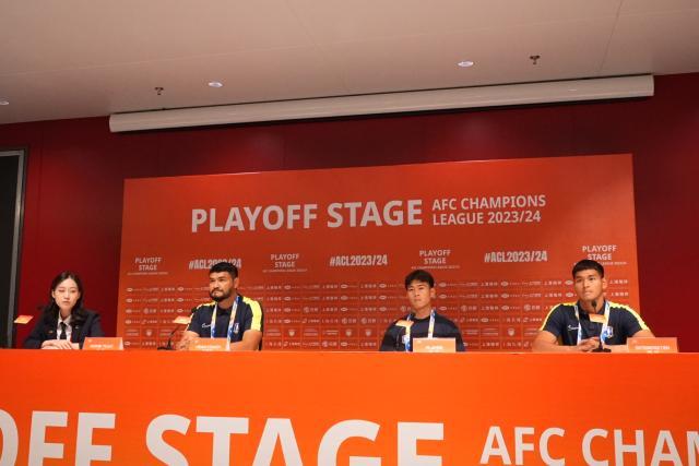 1692623124232020621.jpg kaiyun-巴吞联将帅无惧海港主场氛围:要展示泰国足球力量