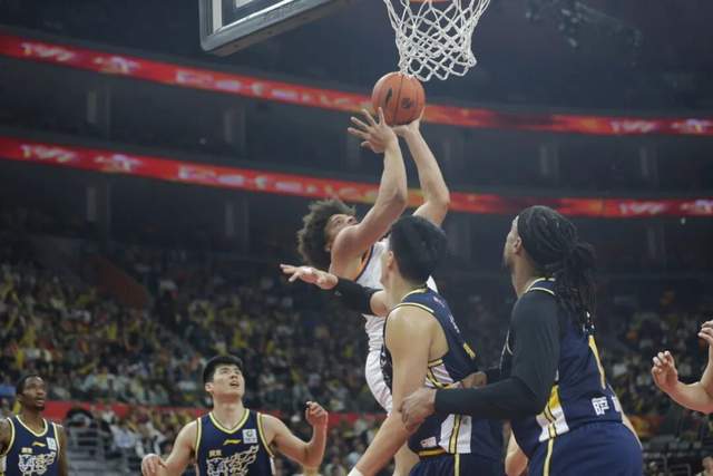 kaiyun-CBA第15轮,上海男篮113比73战胜广东队