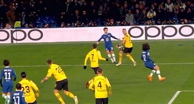 开云官网-10连胜止于“丑闻”，多特葬送好局怪裁判更要怪自己