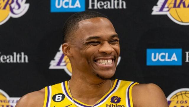 韦少另一面：和贝弗利和解 已成他在湖人最好朋友