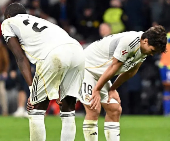 开云官网-联赛两连败！皇马内讧升级，队内互相争吵，权威媒体爆狠料|圣地亚哥-伯纳乌足球场|皇家马德里|赫塔费|米兰冬奥会|更衣室_新浪体育_新浪新闻