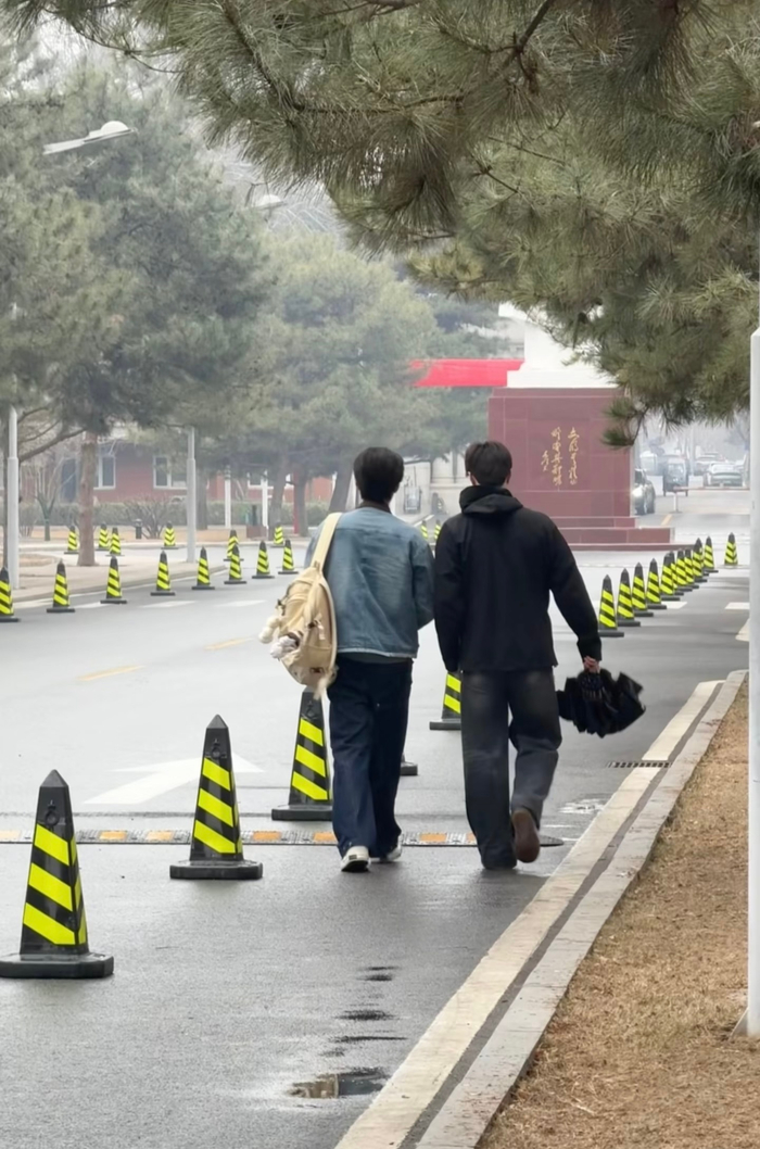 开云体育-官俊臣现身北京体育大学引关注|北体_新浪娱乐_新浪新闻