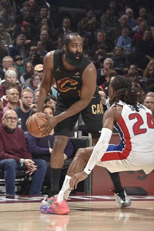 开云app-哈登一人撑起克里夫兰!7助攻激活1奇兵 “德国超跑”15分灭旧主|詹姆斯·哈登|骑士|活塞|三分球|泰森_新浪体育_新浪新闻