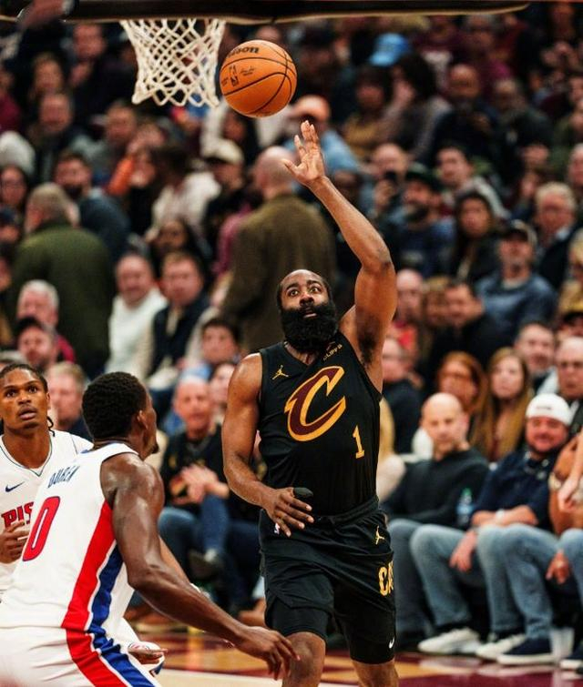 开云app-哈登一人撑起克里夫兰!7助攻激活1奇兵 “德国超跑”15分灭旧主|詹姆斯·哈登|骑士|活塞|三分球|泰森_新浪体育_新浪新闻