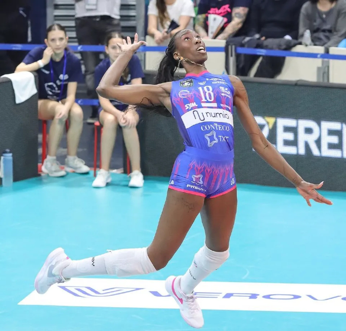 开云体育-米兰女排主场遭逆转,埃格努空砍38分,马尔科娃封神加冕MVP|AC米兰|瓦基弗银行|扣球|欧冠|比赛_新浪体育_新浪新闻