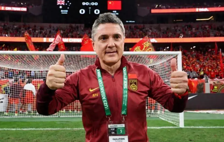 开云app-铁腕治军！安东尼奥带队2大奇招：禁外卖+屏蔽媒体，偷师邵佳一？