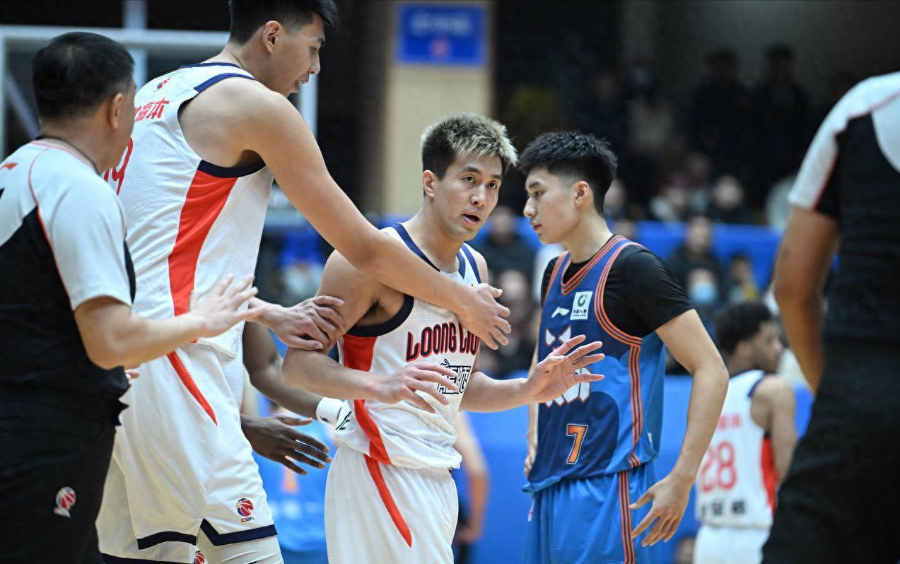 开云平台-16分3助攻!郭艾伦王者归来,被徐昕拖累送违体,加时赛带队赢球