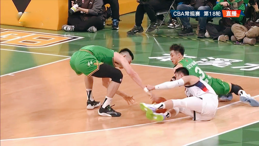 开云平台-山东男篮硬气！硬杠裁判争议，险胜辽宁男篮，高诗岩末节霸气12分