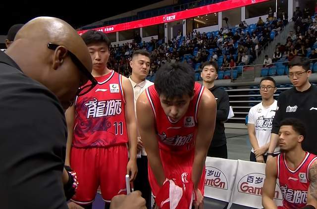 开云官网-17+10+4帽！杜锋弃将再次爆发！碾压克里斯，把山东男篮打绝望了