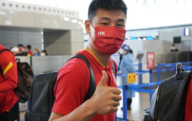 1622709058448068352.jpg 开云体育-中国男足团队58人飞赴阿联酋 包括六个保障团队