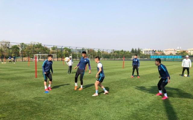 1618728166454058408.jpeg 开云app-云指挥两个月后 J联赛的新外教终于到达球队主场