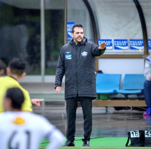 1618719576007035651.png 开云app-云指挥两个月后 J联赛的新外教终于到达球队主场