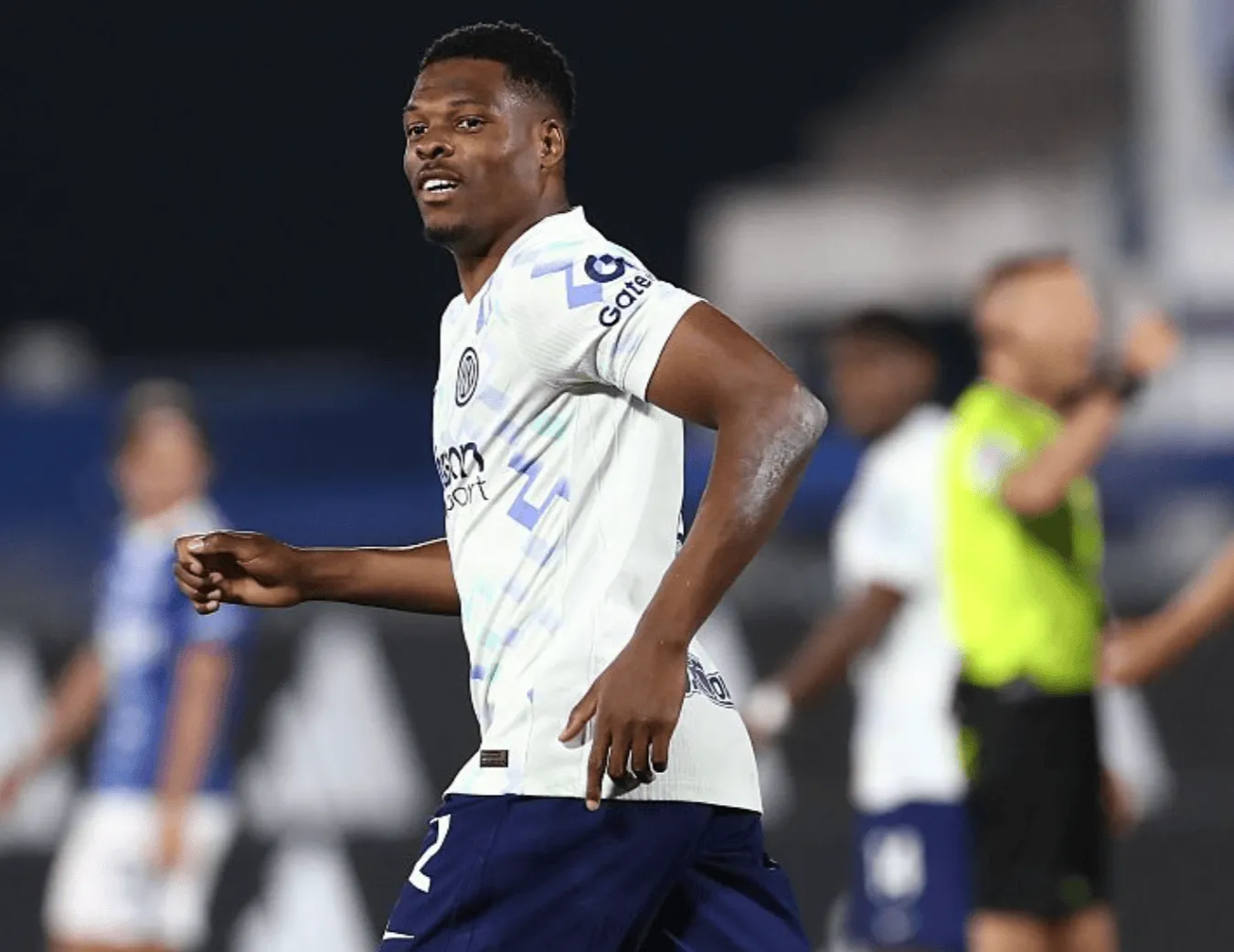 开云平台-邓弗里斯本场梅开二度，对抗13胜7，3解围2次被犯规